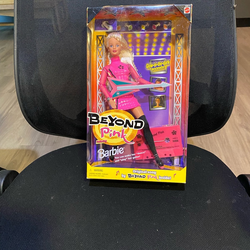 Beyond pink, Barbie, 1998, brand new in the box